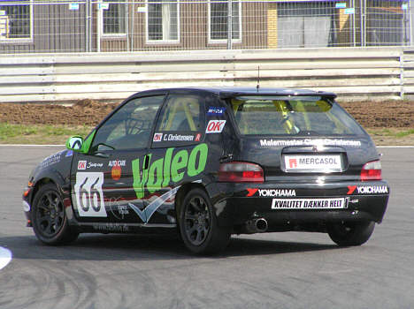 Dette var hvad konkurrenterne så til Claus Christensen og hans Saxo Cup racer ved Padborg Open.
(Foto: Motorsporten.dk)